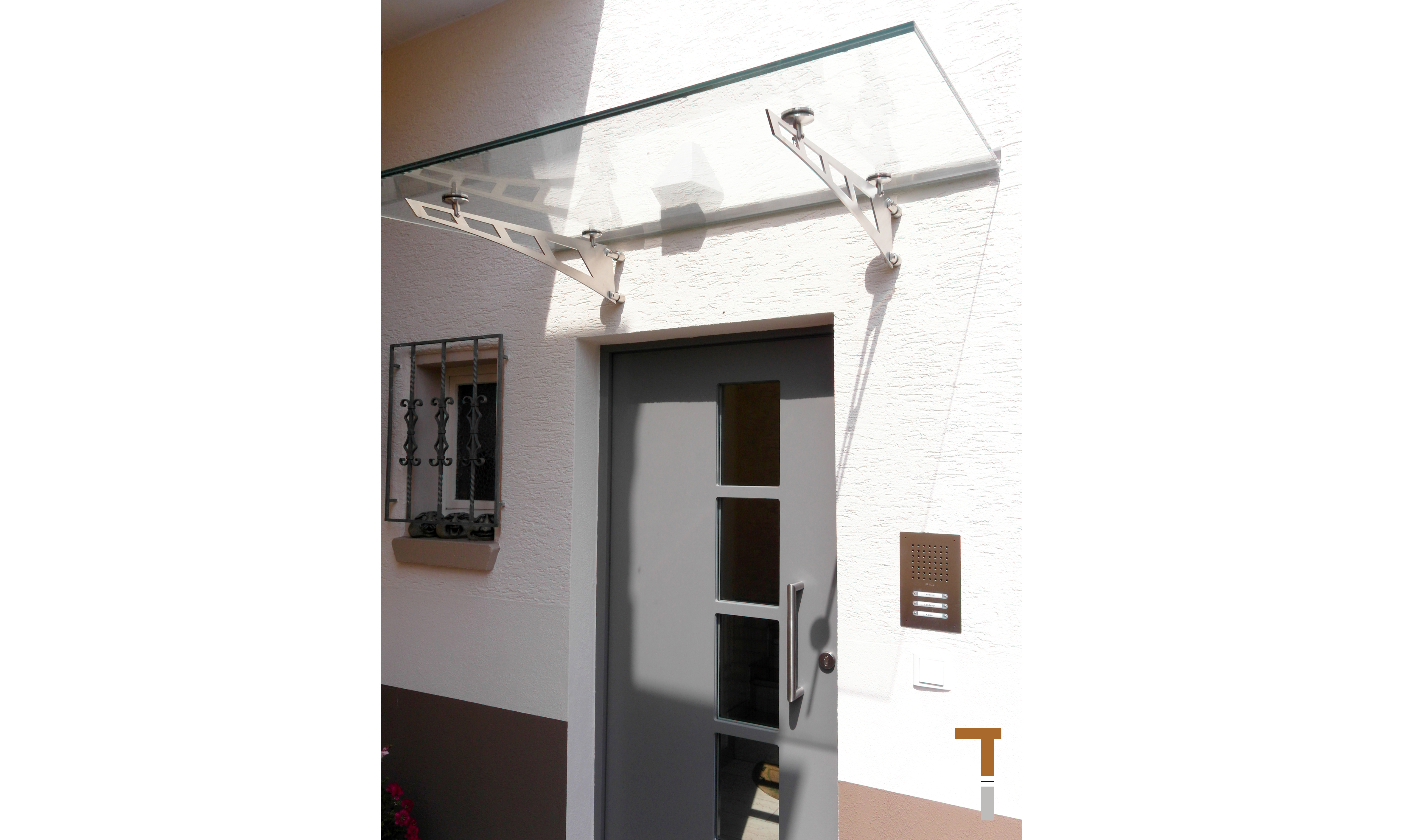 Dachstuhlerneuerung - Gartenfassade / Eingang