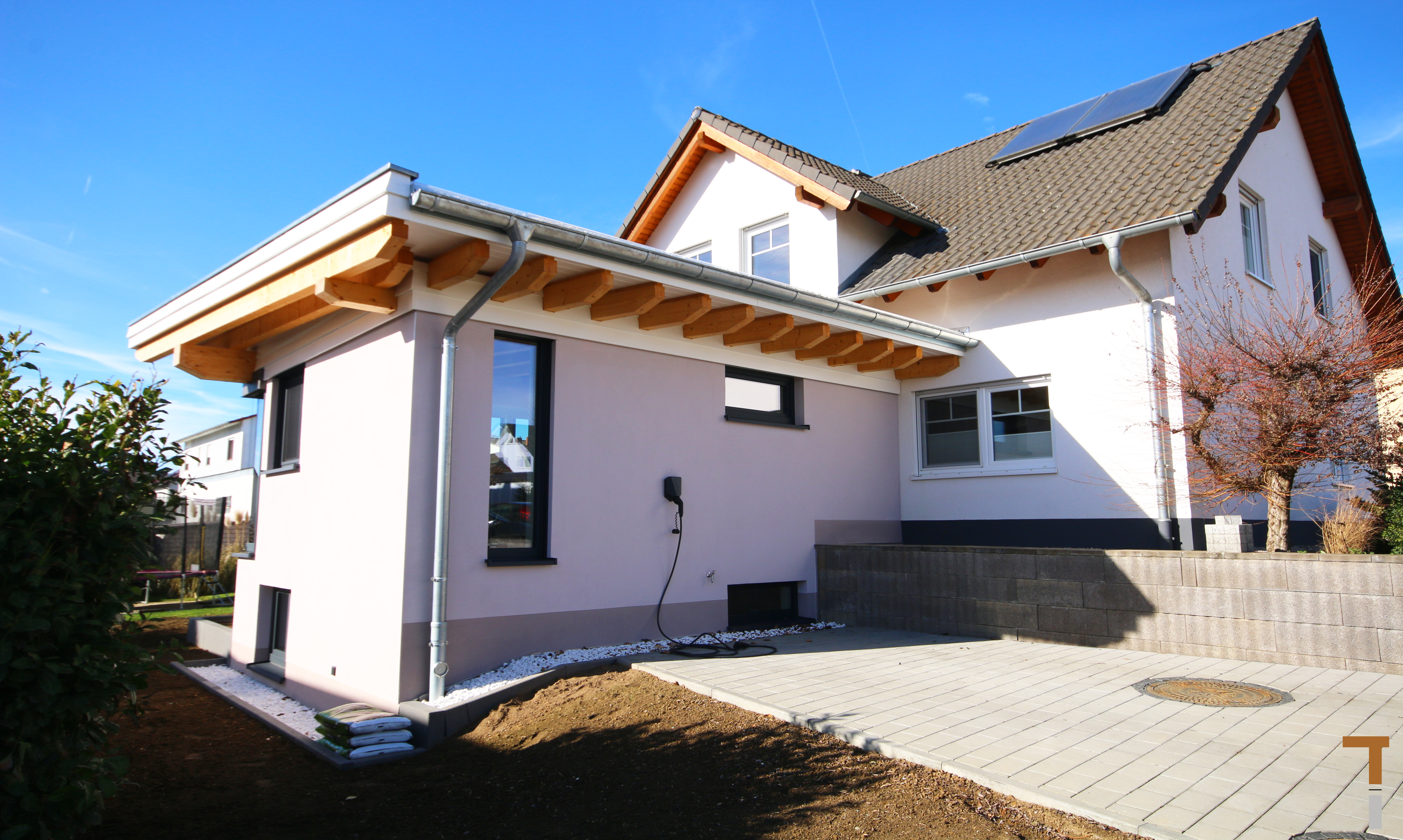 Wohnhausanbau mit Terrasse - Straßenansicht